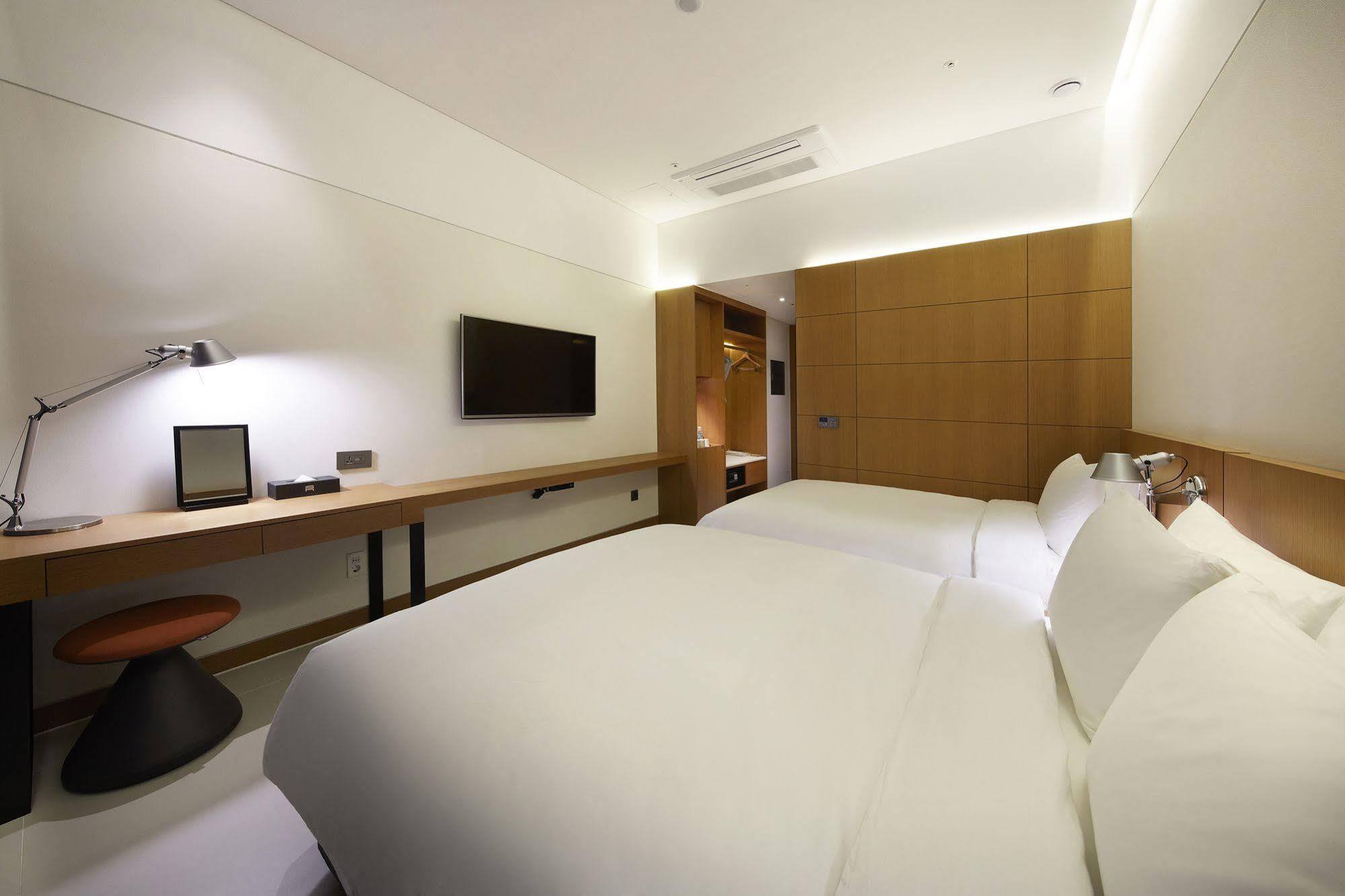 Standard Hotel Seoul Exterior photo