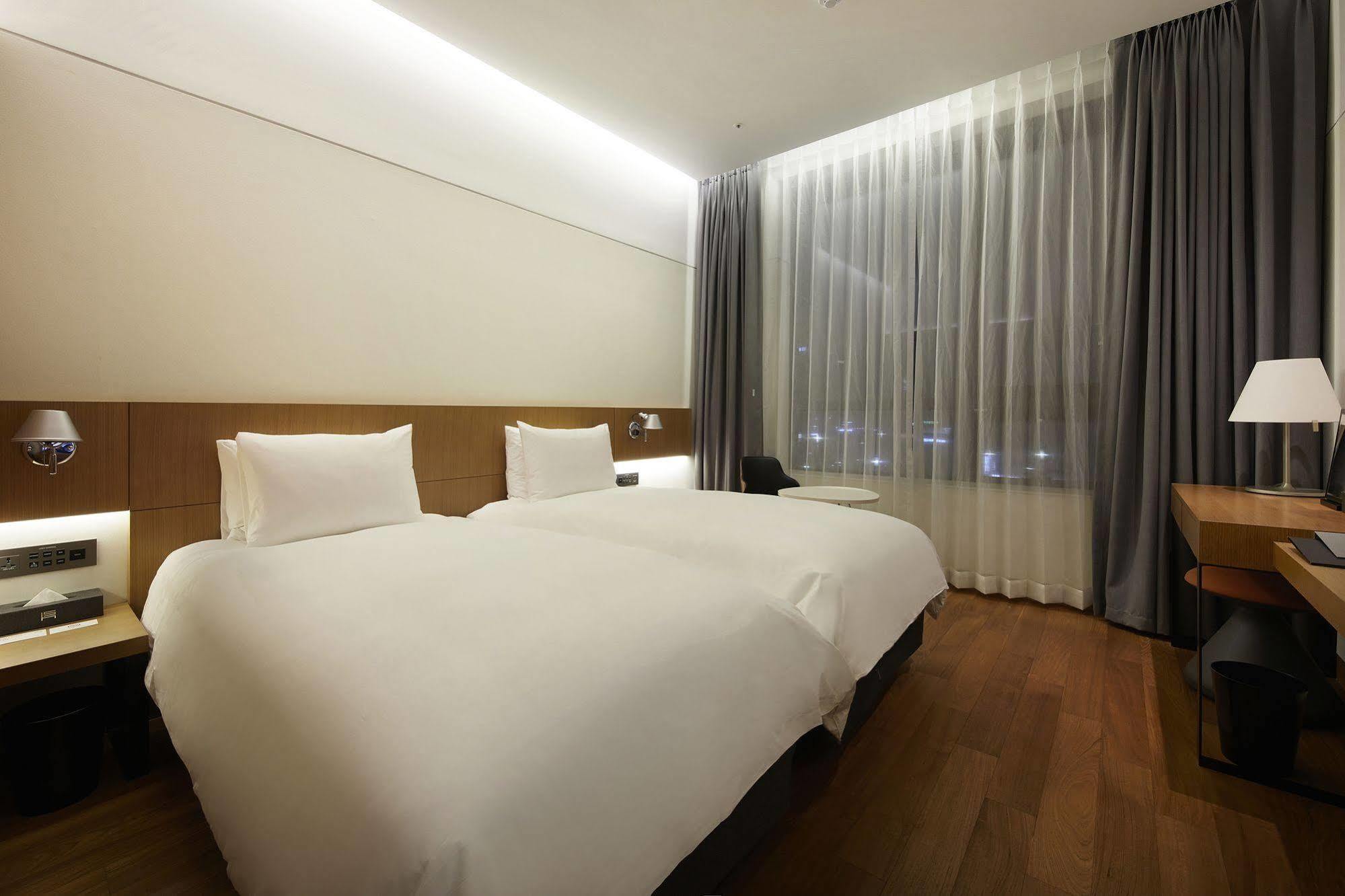 Standard Hotel Seoul Exterior photo