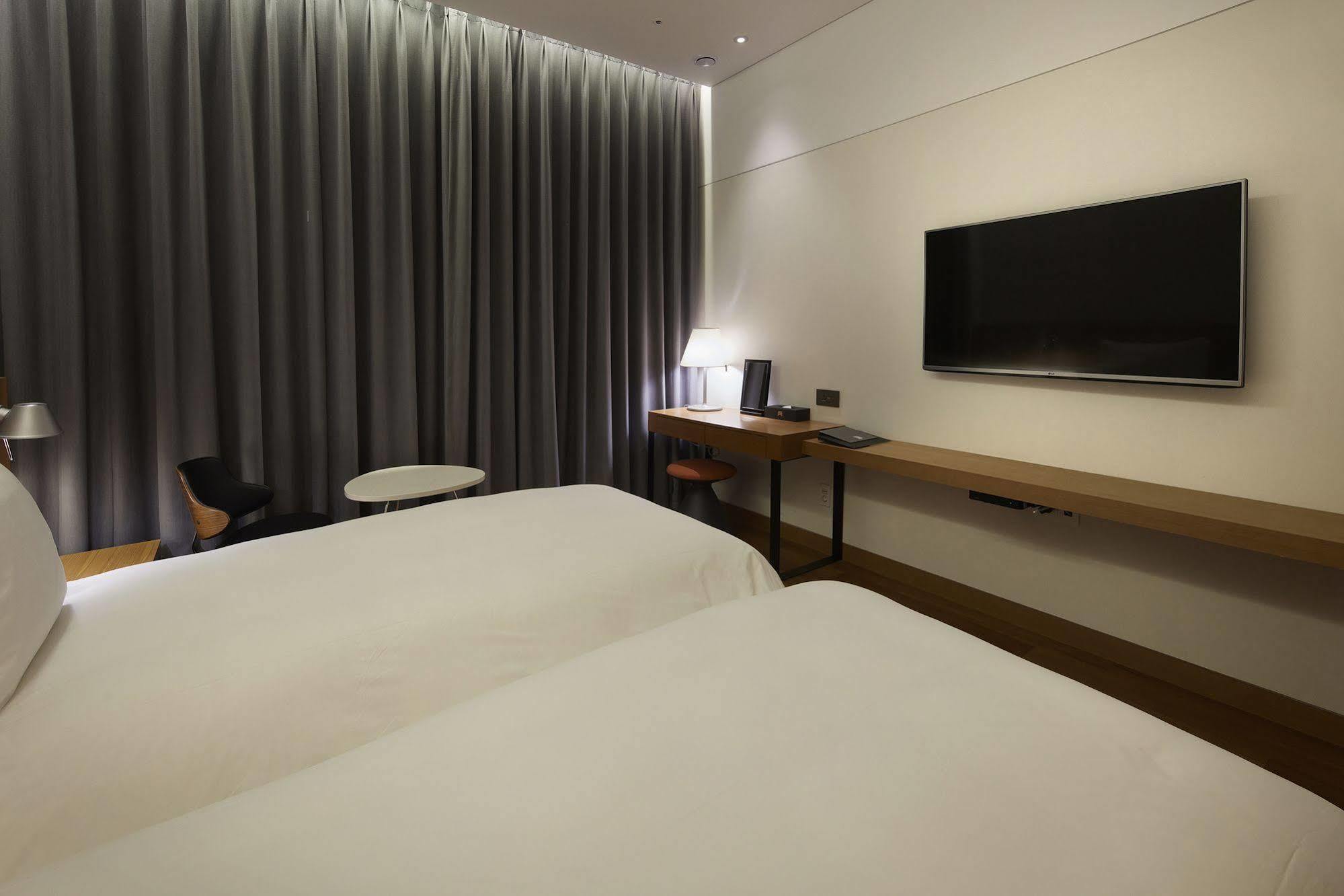 Standard Hotel Seoul Exterior photo